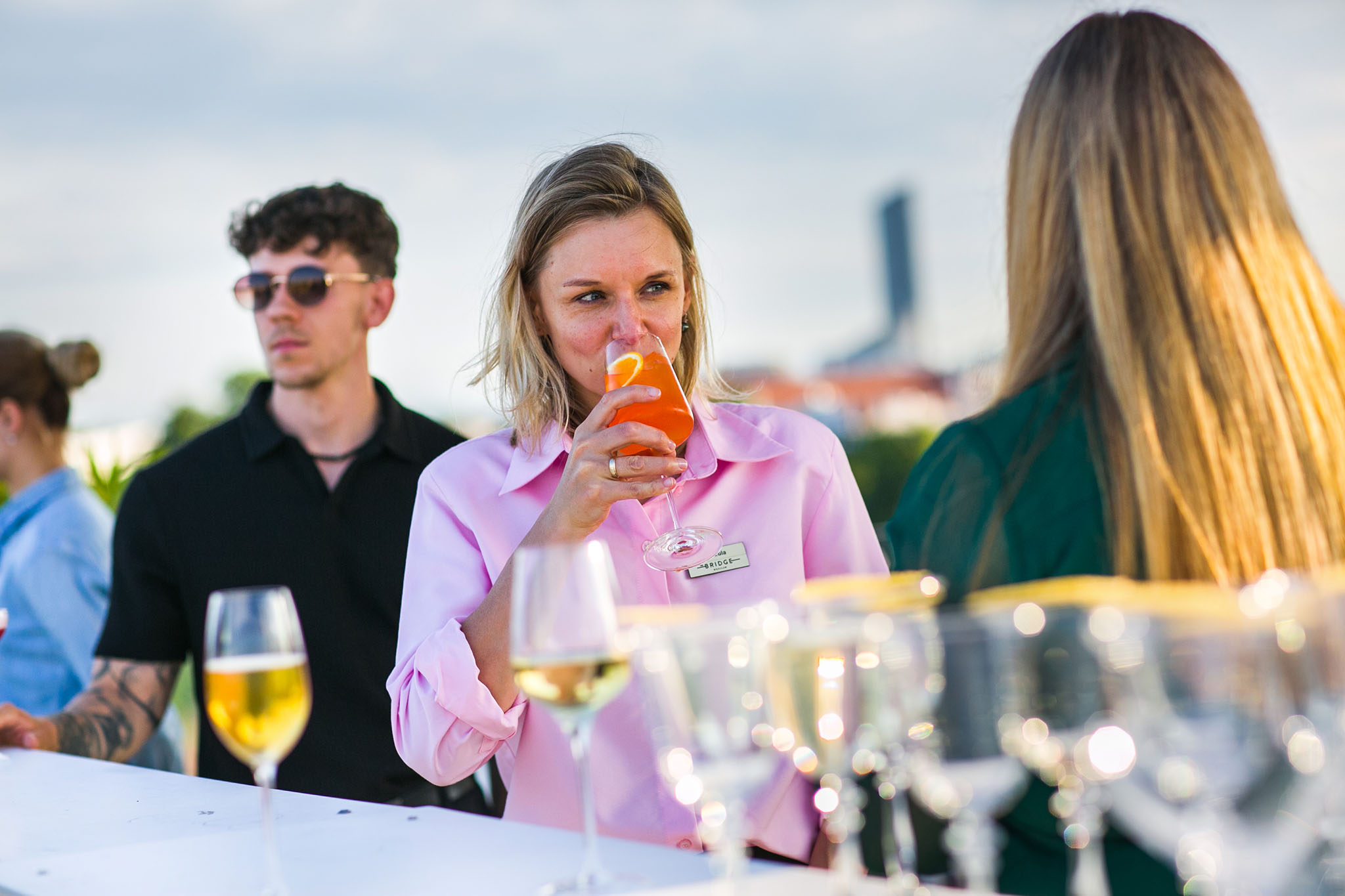 Cocktail Party w Sky Barze hotelu The Bridge Wrocław – luksusowa oprawa wizualna eventu.