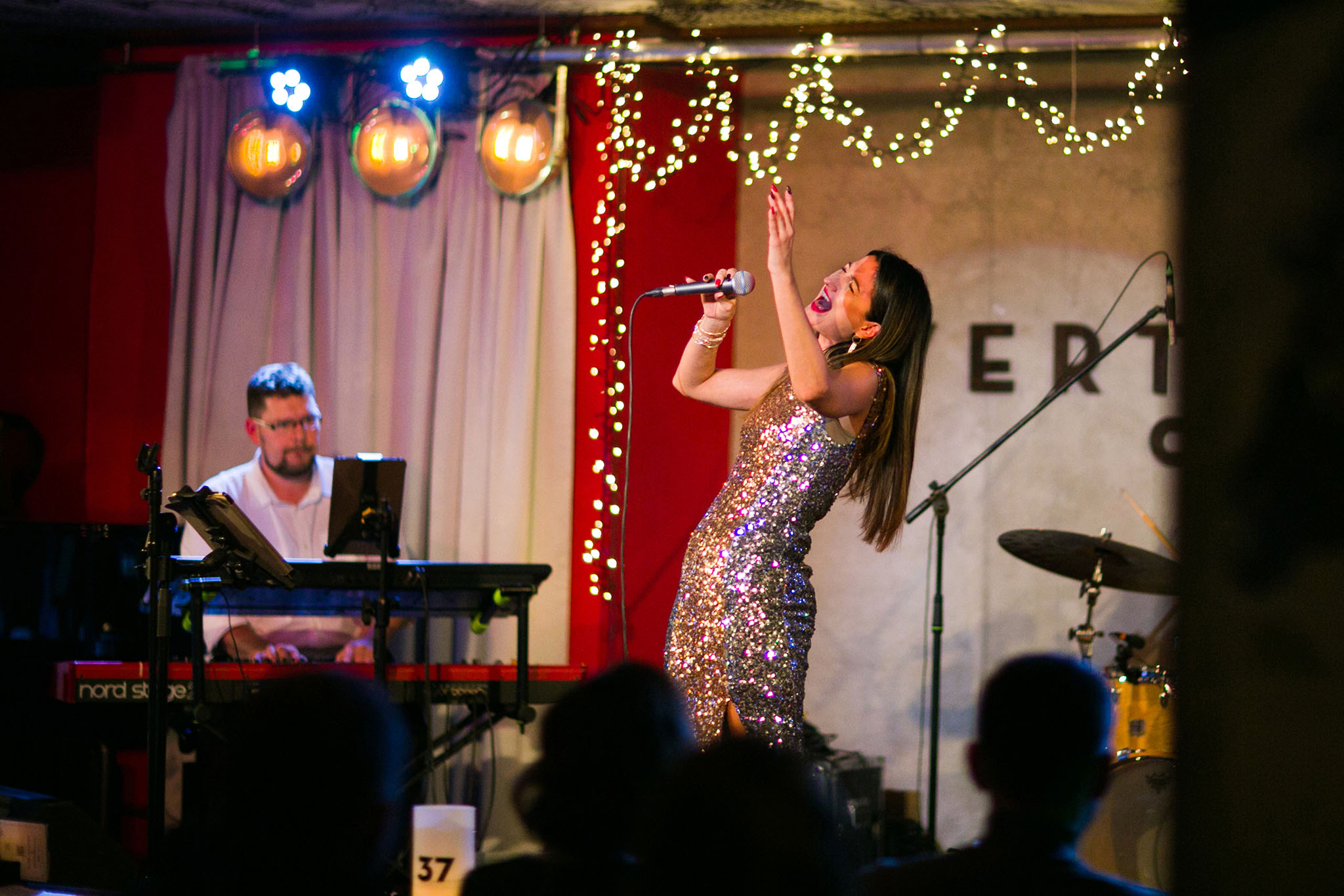 „Winter Tales” – koncert Natalii Szczypuły w Vertigo Jazz Club – fotografia koncertowa.