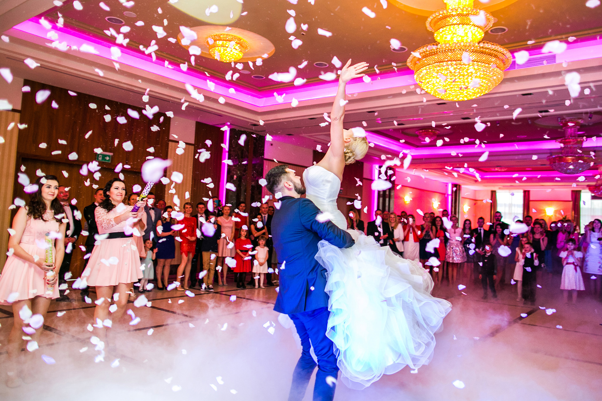 Opinia o najwyższej jakości usługach foto-wideo podczas wesela w Haston City Hotel.