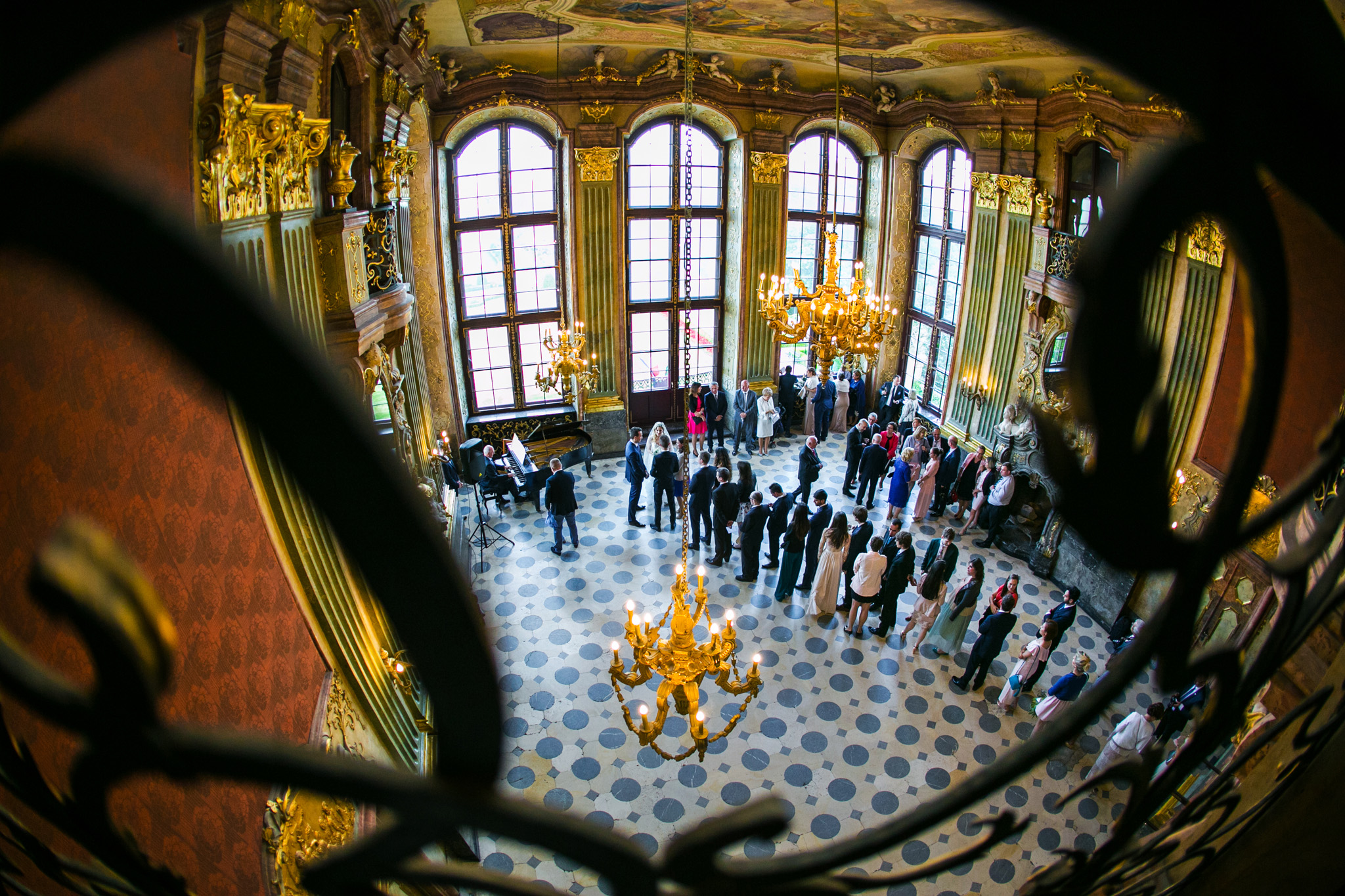 Referencje po realizacji kinowego reportażu ślubnego w historycznych wnętrzach Zamka Książ.